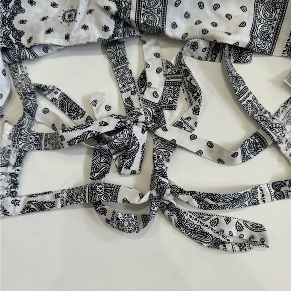 Soft Sport NWOT bandana print black white halter tie back crop top size 2X - Picture 5 of 10